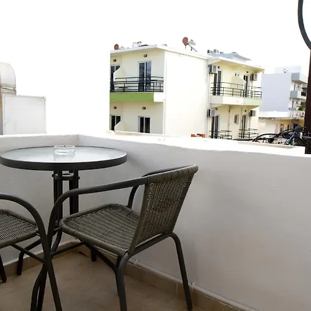 Lilian's Seaview-party Street-youth Apartament *